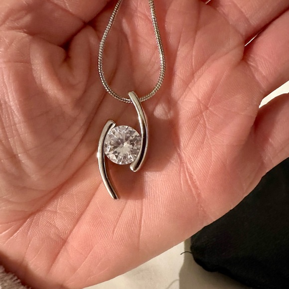 Lia Sophia CZ Diamond Adjustable Necklace. - Picture 2 of 3